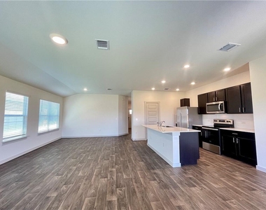 110 Krause Springs Dr - Photo Thumbnail 13