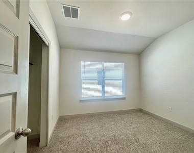 110 Krause Springs Dr - Photo Thumbnail 19