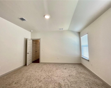 110 Krause Springs Dr - Photo Thumbnail 21