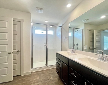 110 Krause Springs Dr - Photo Thumbnail 17