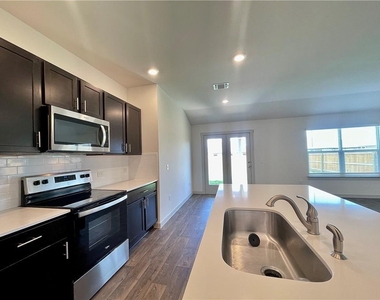 110 Krause Springs Dr - Photo Thumbnail 9