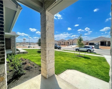110 Krause Springs Dr - Photo Thumbnail 3