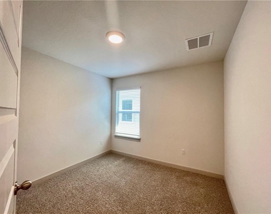 110 Krause Springs Dr - Photo Thumbnail 23