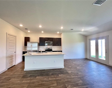110 Krause Springs Dr - Photo Thumbnail 7