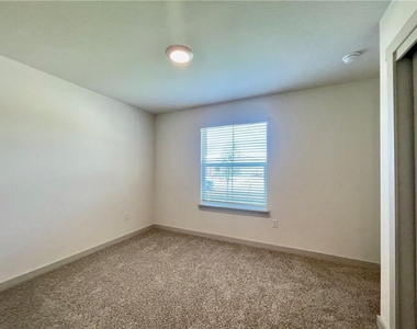 110 Krause Springs Dr - Photo Thumbnail 22