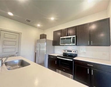 110 Krause Springs Dr - Photo Thumbnail 10