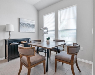 125 Harborside Dr - Photo Thumbnail 4