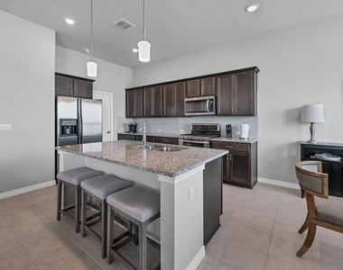 125 Harborside Dr - Photo Thumbnail 2
