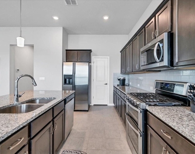 125 Harborside Dr - Photo Thumbnail 15