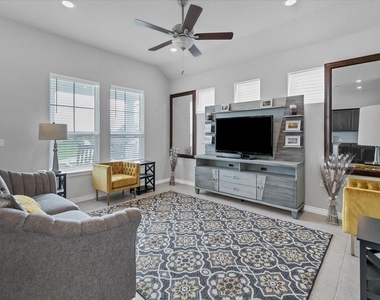 125 Harborside Dr - Photo Thumbnail 11