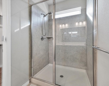 125 Harborside Dr - Photo Thumbnail 7