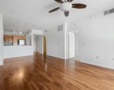 54 Rainey St - Photo Thumbnail 9