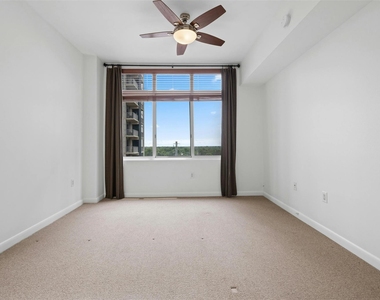 54 Rainey St - Photo Thumbnail 17
