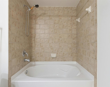 54 Rainey St - Photo Thumbnail 15