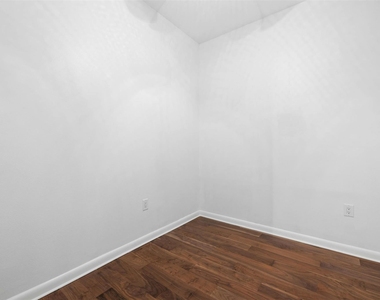 54 Rainey St - Photo Thumbnail 22