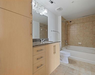 54 Rainey St - Photo Thumbnail 13