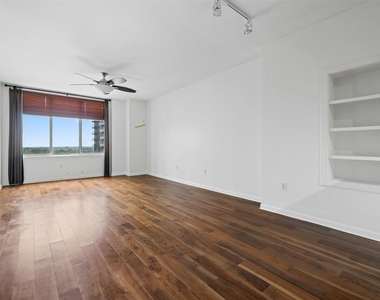 54 Rainey St - Photo Thumbnail 8