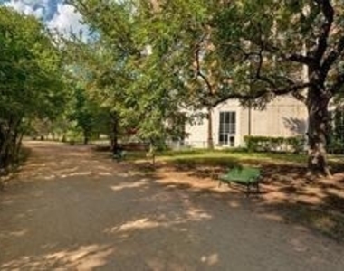 54 Rainey St - Photo Thumbnail 32