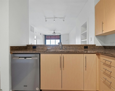 54 Rainey St - Photo Thumbnail 5