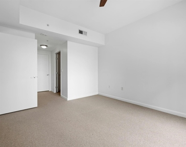 54 Rainey St - Photo Thumbnail 20