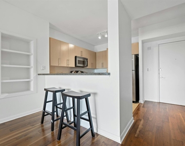 54 Rainey St - Photo Thumbnail 4