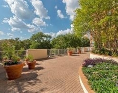 54 Rainey St - Photo Thumbnail 23