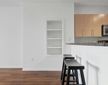 54 Rainey St - Photo Thumbnail 12