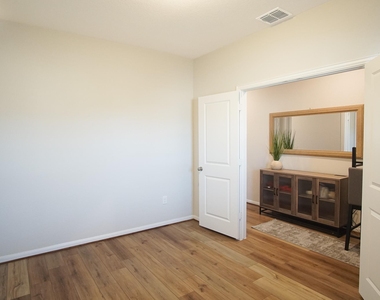 130 Yellowstone Dr - Photo Thumbnail 6