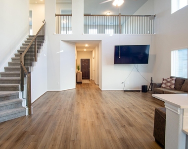 130 Yellowstone Dr - Photo Thumbnail 3