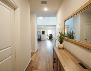 130 Yellowstone Dr - Photo Thumbnail 1