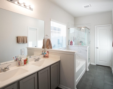 130 Yellowstone Dr - Photo Thumbnail 8