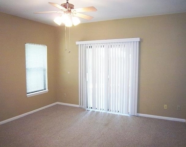 1004 Charlotte St - Photo Thumbnail 5