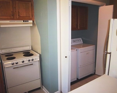 1004 Charlotte St - Photo Thumbnail 4