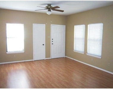 1004 Charlotte St - Photo Thumbnail 1