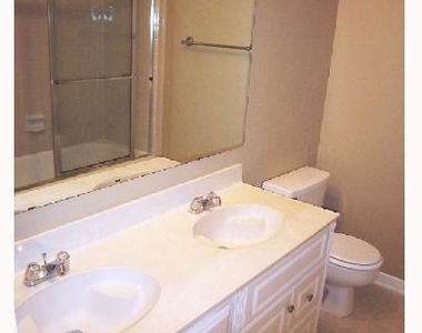 1004 Charlotte St - Photo Thumbnail 11