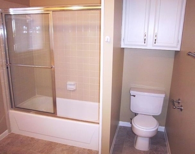 1004 Charlotte St - Photo Thumbnail 7