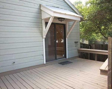1004 Charlotte St - Photo Thumbnail 12