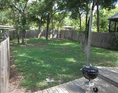 1004 Charlotte St - Photo Thumbnail 13