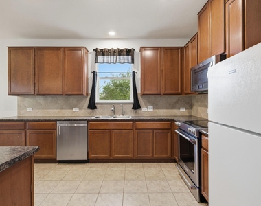 13535 Abraham Lincoln St - Photo Thumbnail 10