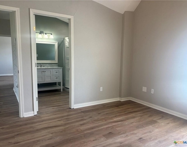 1333 Main St - Photo Thumbnail 9
