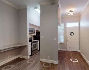 2814 Nueces St - Photo Thumbnail 1