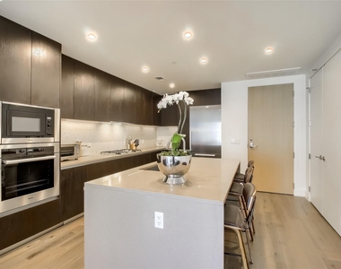 501 West Ave - Photo Thumbnail 10
