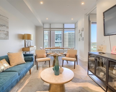501 West Ave - Photo Thumbnail 2