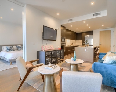 501 West Ave - Photo Thumbnail 1