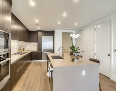 501 West Ave - Photo Thumbnail 9