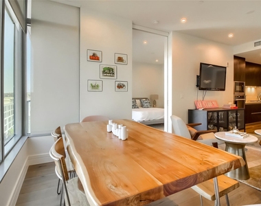 501 West Ave - Photo Thumbnail 15