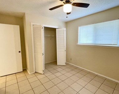 16037 Fitchburg Cir - Photo Thumbnail 8
