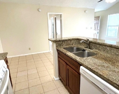 16037 Fitchburg Cir - Photo Thumbnail 4