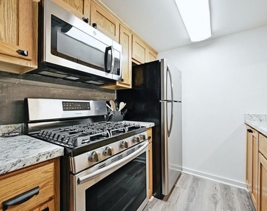 711 Eberhart Ln - Photo Thumbnail 1