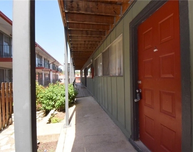 2404 Longview St - Photo Thumbnail 1
